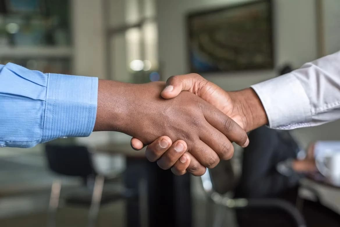 Poignée de main symbolisant la confiance